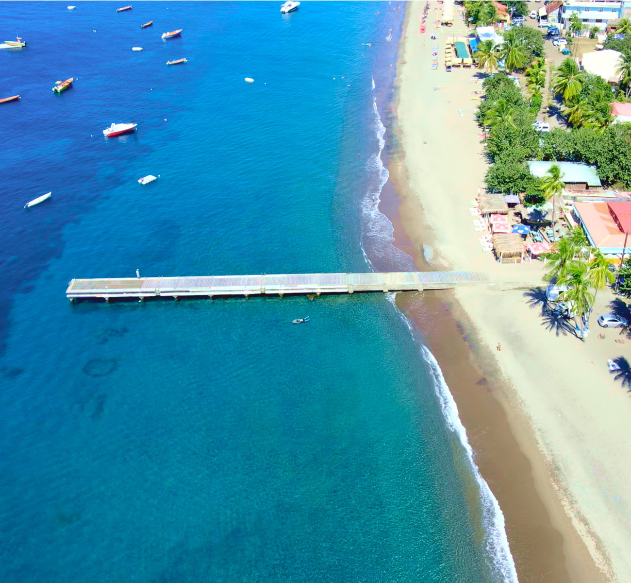 Plage du Carbet et ses nombreux restaurants pour un moment détente et farniente